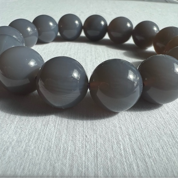 Chic Gray Jade Beaded Bracelet - Picture 1 of 4